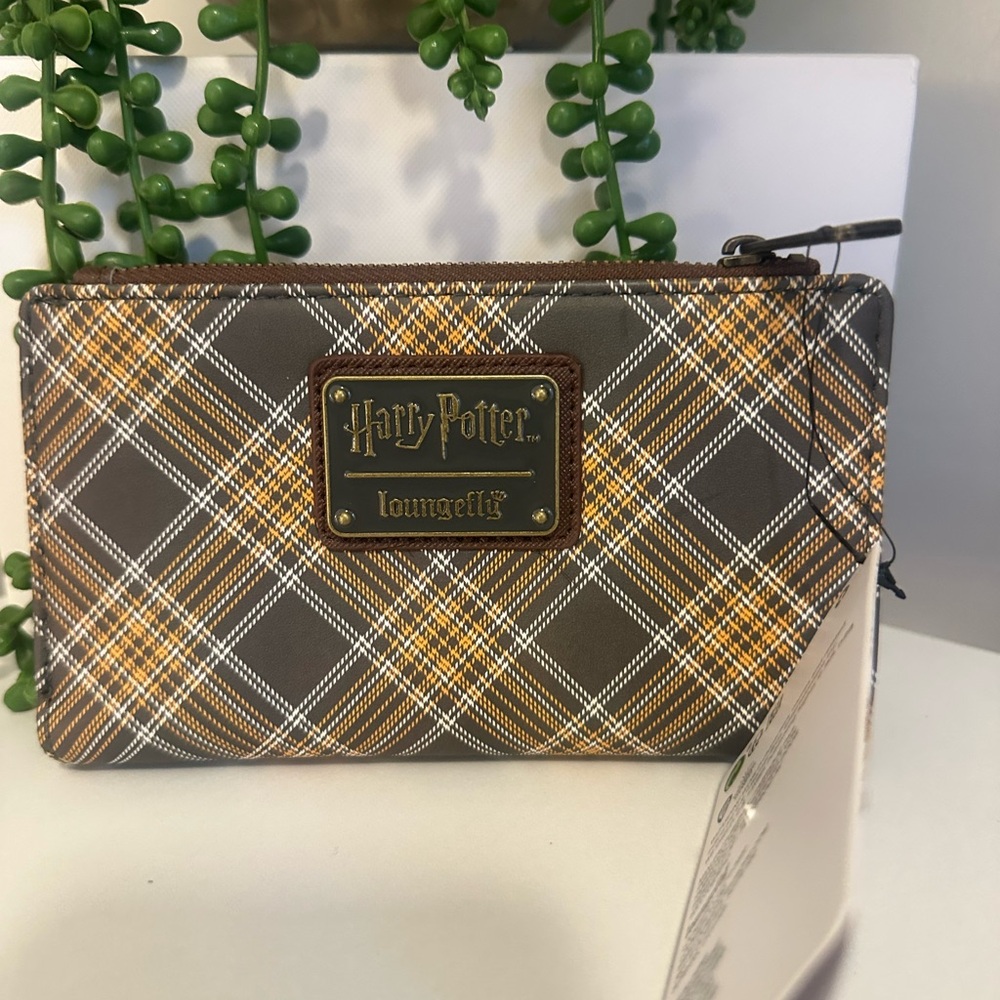 Loungefly Harry Potter Hufflepuff Plaid Pattern Faux Leather Wallet - Picture 8 of 8